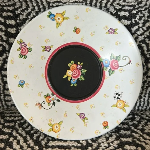 Mary Engelbreit Metal Cup/Saucer-2001 - Picture 3 of 7